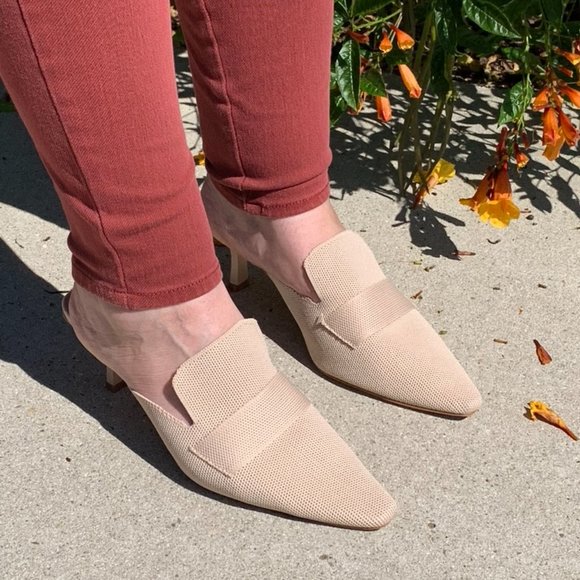 $7 flash sale (24 hr) Tan low heel pointed Shoes US 9 URO 40 Cuccoo - Picture 1 of 11